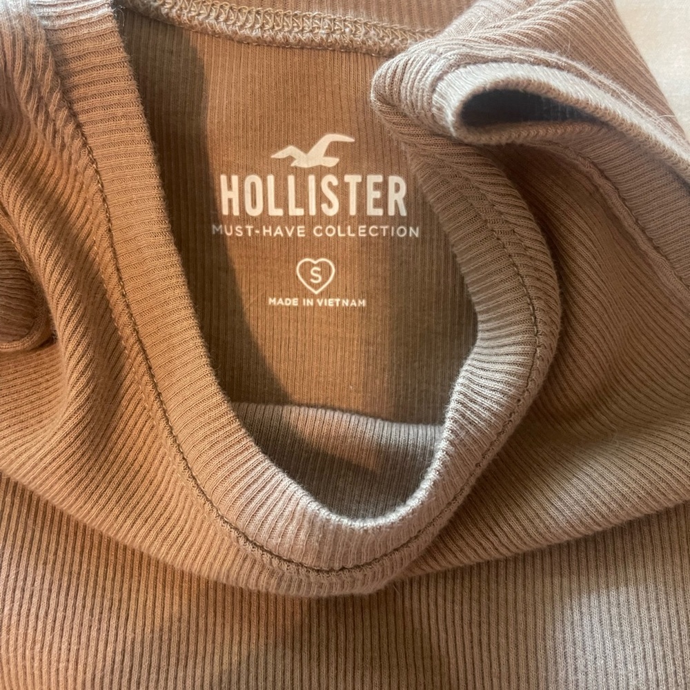 HOLLISTER